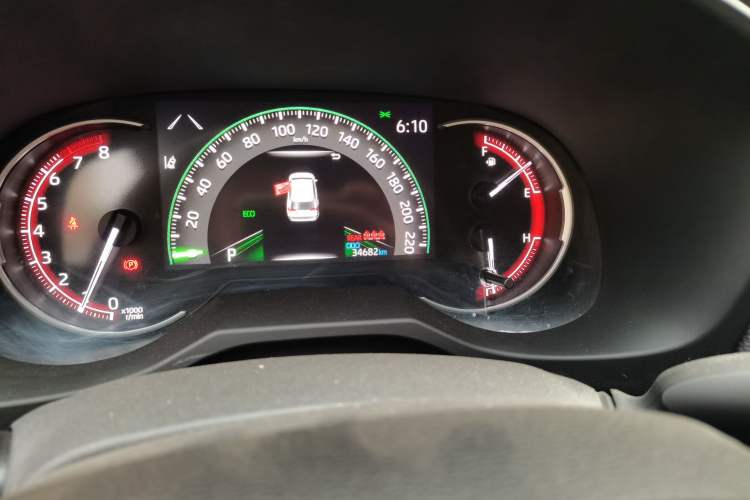 Used Toyota RAV4 2021 2.0L CVT Two-Wheel Drive Fashion Edition Odometer Close Up