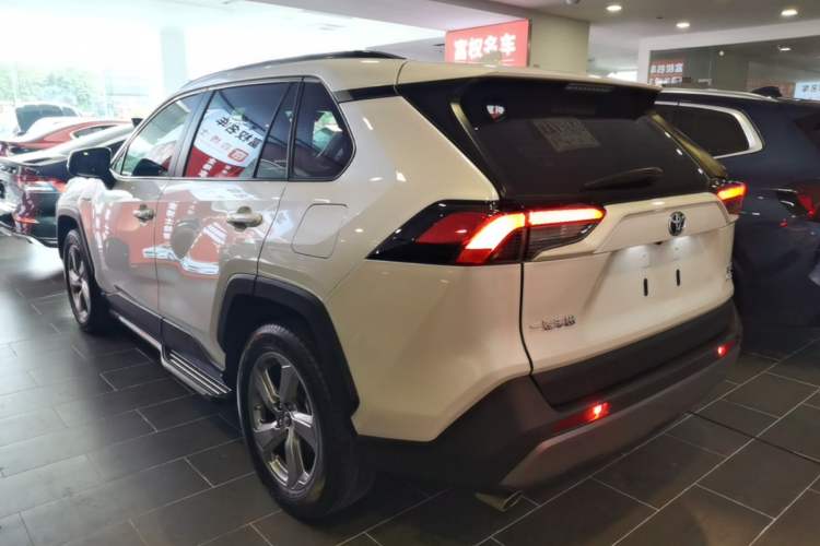 Used Toyota RAV4 2021 Revised Version Dual-Motor Hybrid 2.5L E-CVT Two-Wheel Drive Elite Edition Rear Left 45 Deg