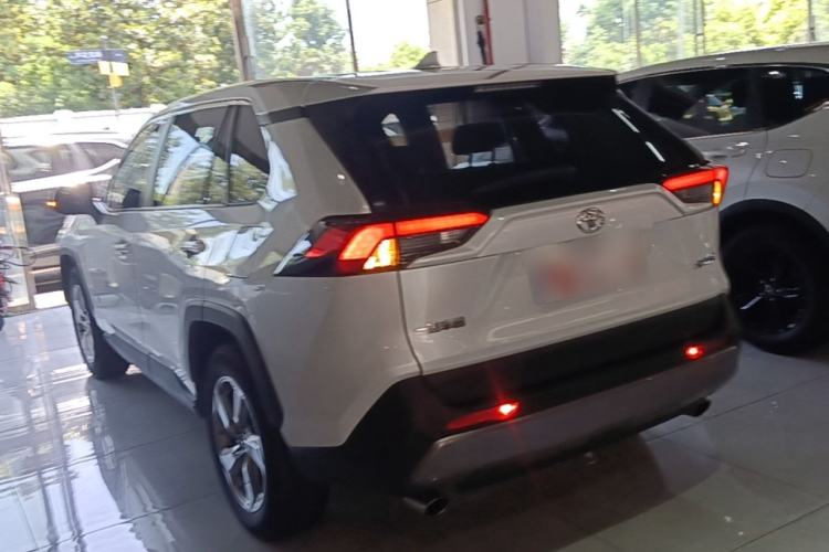 Used Toyota RAV4 2021 2.0L CVT Two-Wheel Drive Fashion PLUS Edition Rear Left 45 Deg
