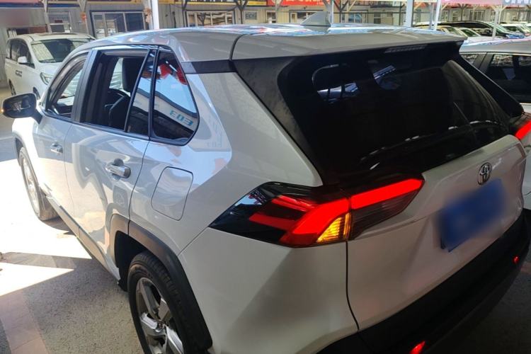 Used Toyota RAV4 2021 2.0L CVT Two-Wheel Drive Fashion Edition Rear Left 45 Deg