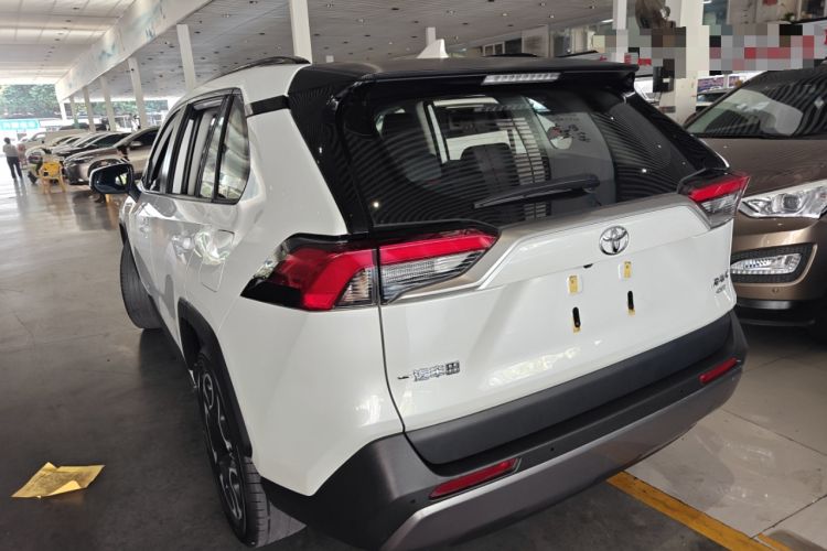 Used Toyota RAV4 2021 2.0L CVT Four-Wheel Drive Premium Edition Rear Left 45 Deg