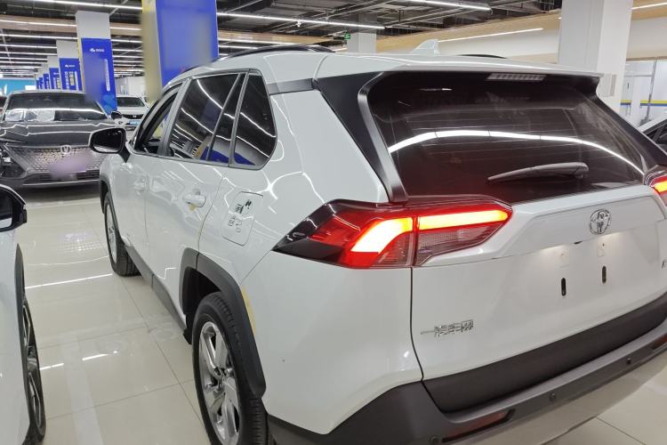 Used Toyota RAV4 2021 2.0L CVT Two-Wheel Drive Fashion PLUS Edition Rear Left 45 Deg