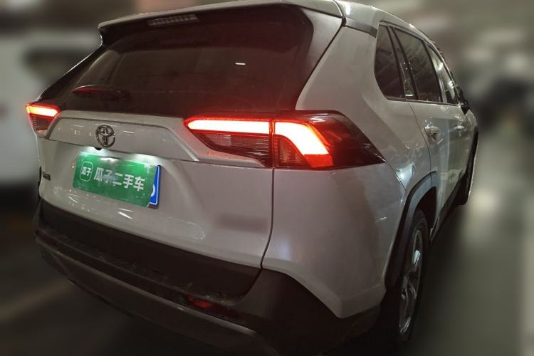 Used Toyota RAV4 2021 2.0L CVT Two-Wheel Drive Fashion PLUS Edition Rear Right 45 Deg