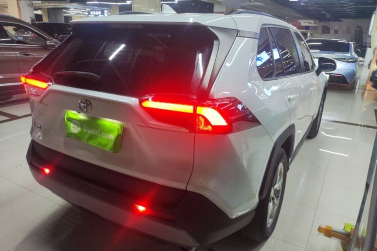 Used Toyota RAV4 2021 2.0L CVT Two-Wheel Drive Fashion PLUS Edition Rear Right 45 Deg
