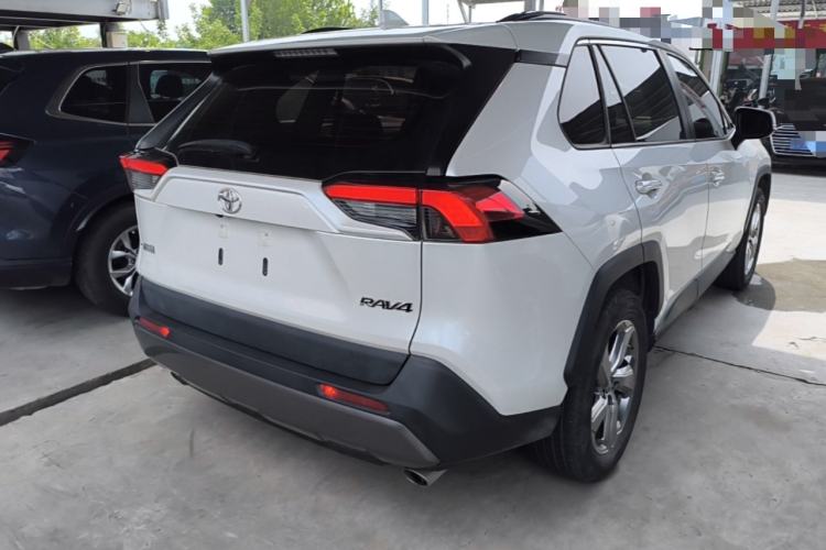 Used Toyota RAV4 2021 2.0L CVT Two-Wheel Drive Fashion PLUS Edition Rear Right 45 Deg