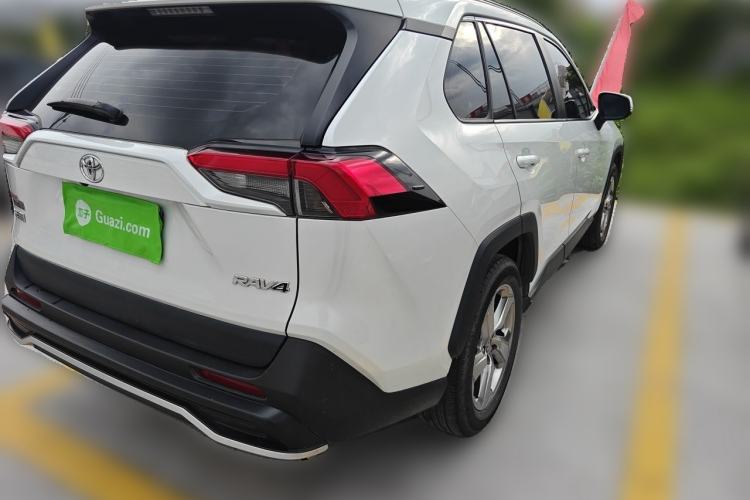Used Toyota RAV4 2021 2.0L CVT Two-Wheel Drive Fashion Edition Rear Right 45 Deg