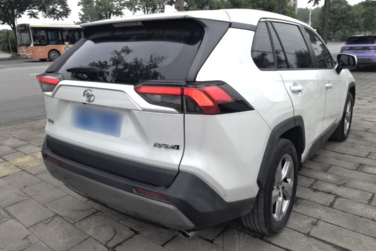 Used Toyota RAV4 2021 2.0L CVT Two-Wheel Drive Fashion PLUS Edition Rear Right 45 Deg