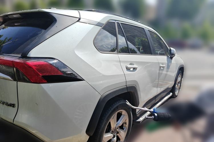 Used Toyota RAV4 2021 2.0L CVT Two-Wheel Drive Fashion PLUS Edition Rear Right 45 Deg