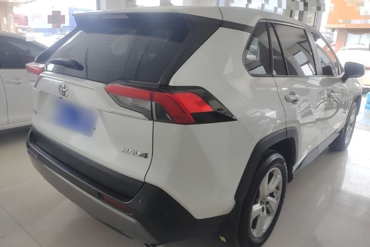 Used Toyota RAV4 2021 2.0L CVT Two-Wheel Drive Fashion PLUS Edition Rear Right 45 Deg