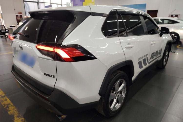 Used Toyota RAV4 2021 2.0L CVT Two-Wheel Drive Fashion PLUS Edition Rear Right 45 Deg