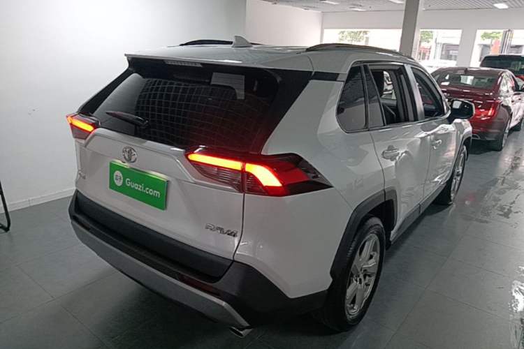 Used Toyota RAV4 2021 2.0L CVT Two-Wheel Drive Fashion PLUS Edition Rear Right 45 Deg