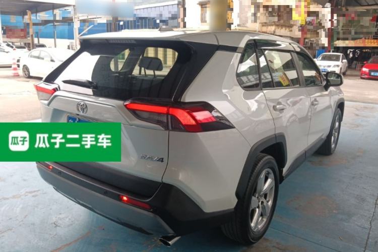 Used Toyota RAV4 2021 2.0L CVT Two-Wheel Drive Fashion PLUS Edition Rear Right 45 Deg