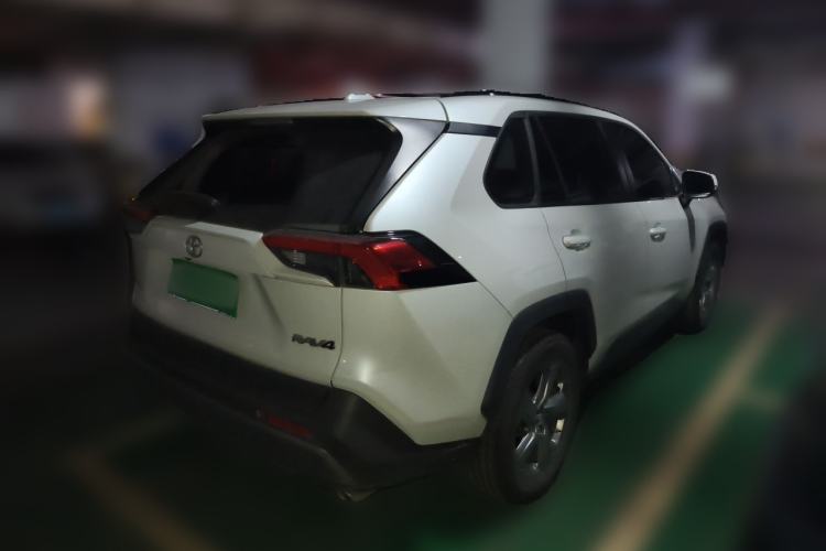 Used Toyota RAV4 2021 2.0L CVT Two-Wheel Drive Fashion PLUS Edition Rear Right 45 Deg
