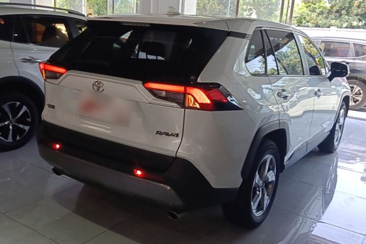 Used Toyota RAV4 2021 2.0L CVT Two-Wheel Drive Fashion PLUS Edition Rear Right 45 Deg