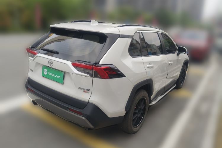Used Toyota RAV4 2021 2.0L CVT Two-Wheel Drive Fashion PLUS Edition Rear Right 45 Deg