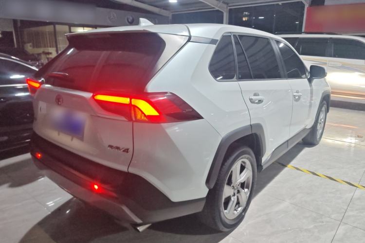 Used Toyota RAV4 2021 2.0L CVT Two-Wheel Drive Fashion Edition Rear Right 45 Deg