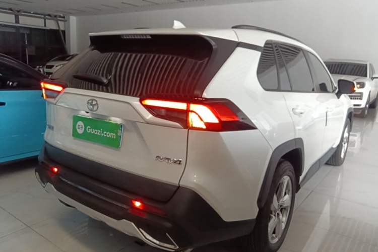 Used Toyota RAV4 2021 2.0L CVT Two-Wheel Drive Fashion Edition Rear Right 45 Deg