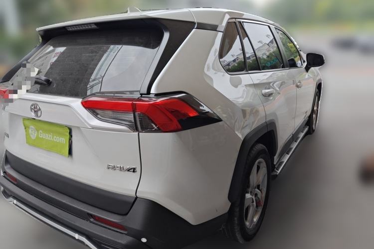 Used Toyota RAV4 2021 2.0L CVT Two-Wheel Drive Fashion PLUS Edition Rear Right 45 Deg