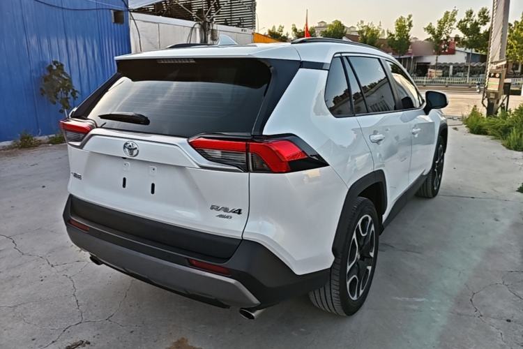 Used Toyota RAV4 2021 2.0L CVT Four-Wheel Drive Premium Edition Rear Right 45 Deg