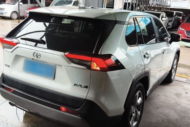Used Toyota RAV4 2021 2.0L CVT Two-Wheel Drive Fashion PLUS Edition Rear Right 45 Deg
