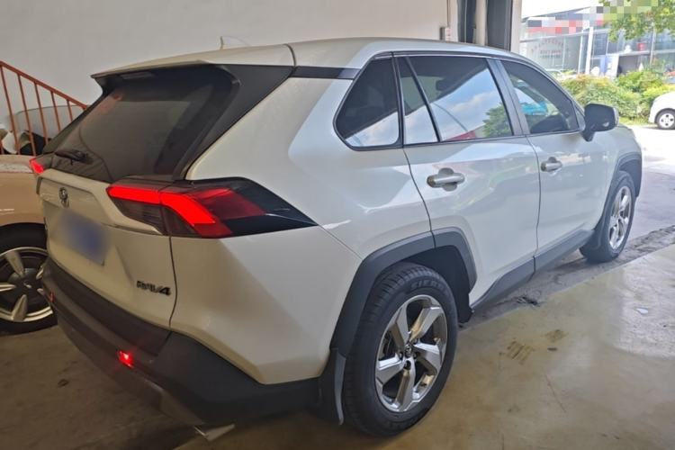 Used Toyota RAV4 2021 2.0L CVT Two-Wheel Drive Fashion PLUS Edition Rear Right 45 Deg