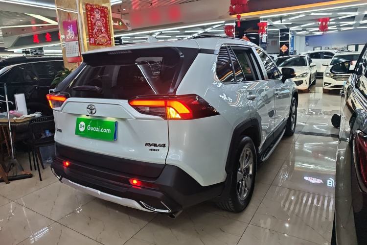 Used Toyota RAV4 2021 2.0L CVT 4x4 Style PLUS Edition Rear Right 45 Deg