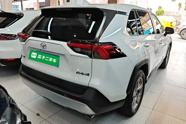 Used Toyota RAV4 2021 2.0L CVT Two-Wheel Drive Fashion Edition Rear Right 45 Deg