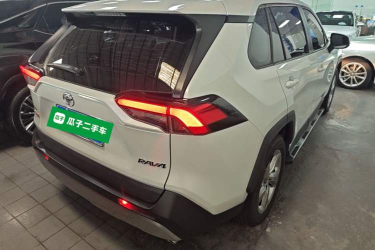 Used Toyota RAV4 2021 2.0L CVT Two-Wheel Drive Fashion PLUS Edition Rear Right 45 Deg