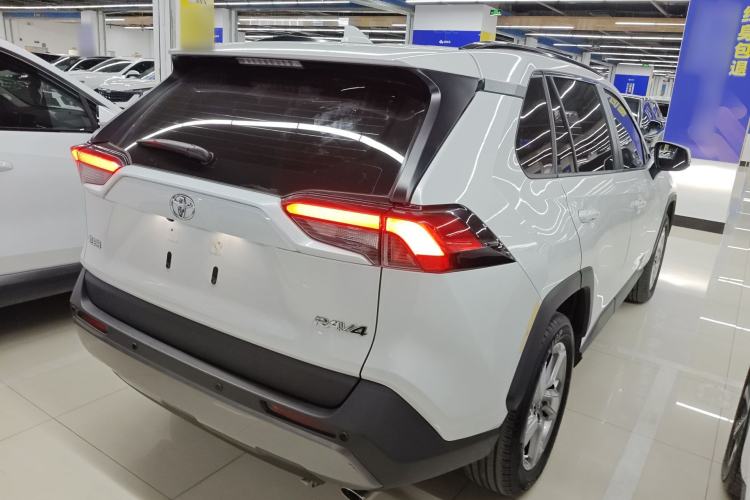 Used Toyota RAV4 2021 2.0L CVT Two-Wheel Drive Fashion PLUS Edition Rear Right 45 Deg