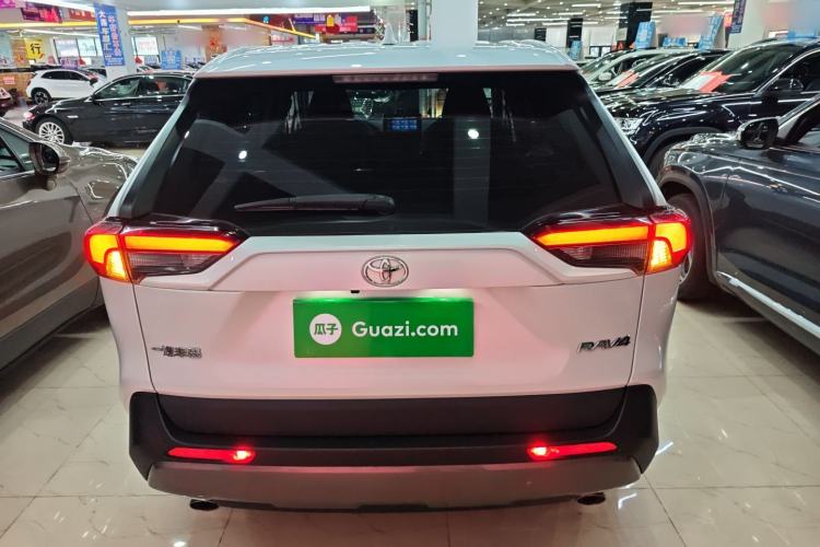 Used Toyota RAV4 2021 2.0L CVT Two-Wheel Drive Fashion Edition Rear