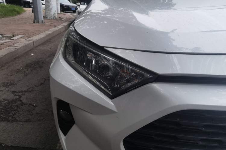 Used Toyota RAV4 2021 2.0L CVT 4x4 Trend Edition Right Front Headlight