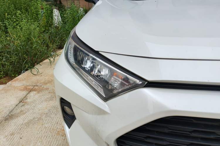 Used Toyota RAV4 2021 Dual-Engine 2.5L E-CVT Two-Wheel Drive Elite Edition Right Front Headlight