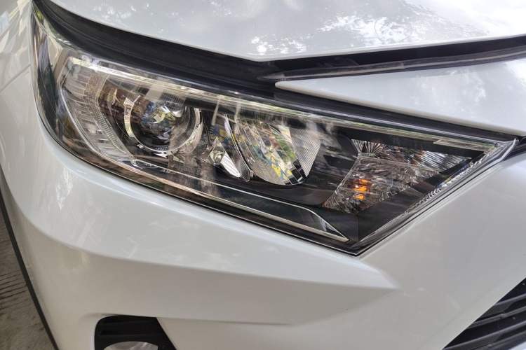 Used Toyota RAV4 2021 2.0L CVT 4x4 Style PLUS Edition Right Front Headlight