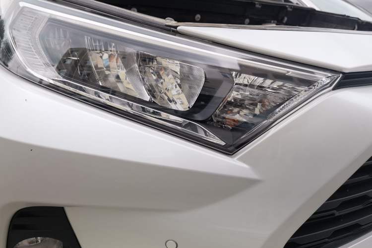 Used Toyota RAV4 2021 2.0L CVT 4x4 Style PLUS Edition Right Front Headlight