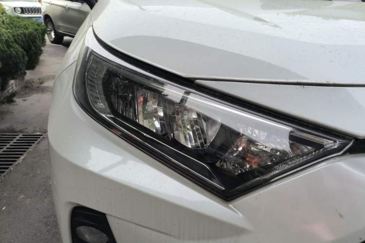 Used Toyota RAV4 2021 2.0L CVT Two-Wheel Drive Prestige Edition Right Front Headlight
