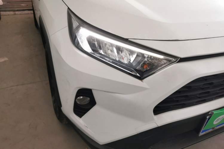 Used Toyota RAV4 2021 Dual-Engine 2.5L E-CVT Four-Wheel Drive Elite PLUS Edition Right Front Headlight