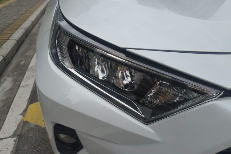 Used Toyota RAV4 2021 2.0L CVT Two-Wheel Drive Fashion PLUS Edition Right Front Headlight