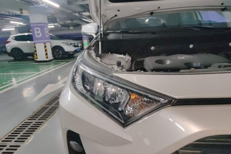 Used Toyota RAV4 2021 2.0L CVT Two-Wheel Drive Urban Edition Right Front Headlight