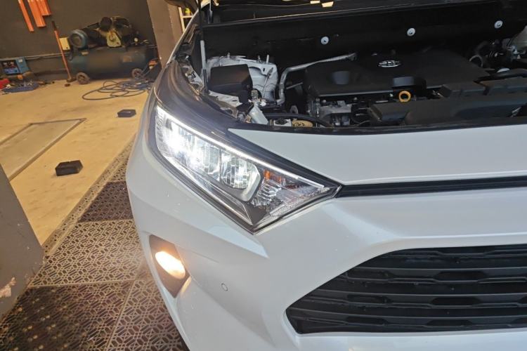 Used Toyota RAV4 2021 2.0L CVT Two-Wheel Drive Fashion PLUS Edition Right Front Headlight
