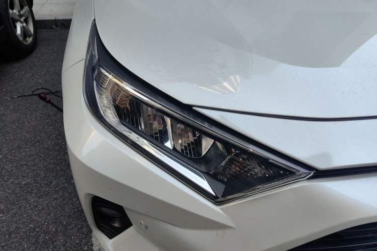 Used Toyota RAV4 2021 Dual-Engine 2.5L E-CVT Four-Wheel Drive Elite PLUS Edition Right Front Headlight