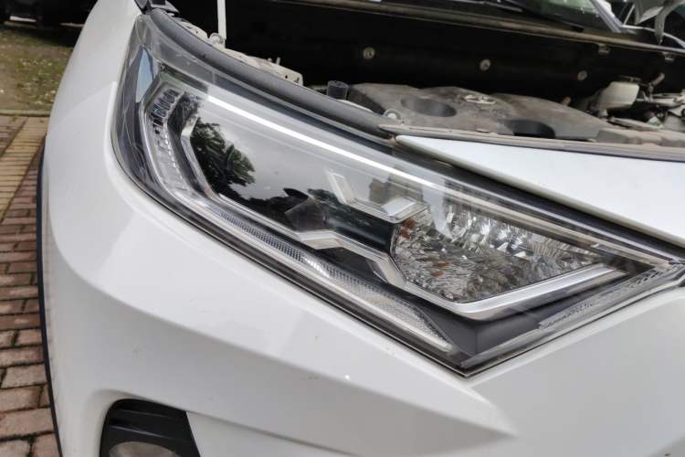Used Toyota RAV4 2021 2.0L CVT Two-Wheel Drive Prestige Edition Right Front Headlight