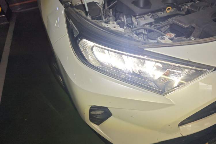 Used Toyota RAV4 2021 2.0L CVT 4x4 Style PLUS Edition Right Front Headlight
