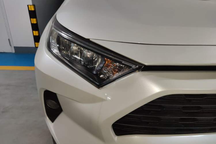 Used Toyota RAV4 2021 2.0L CVT Two-Wheel Drive Urban Edition Right Front Headlight