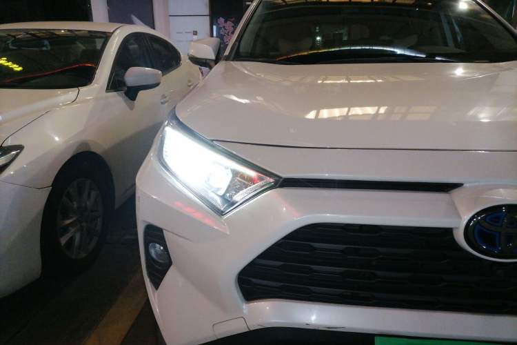 Used Toyota RAV4 2021 Dual-Engine 2.5L E-CVT Two-Wheel Drive Elite Edition Right Front Headlight