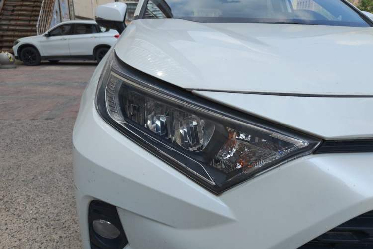 Used Toyota RAV4 2021 2.0L CVT Two-Wheel Drive Fashion Edition Right Front Headlight