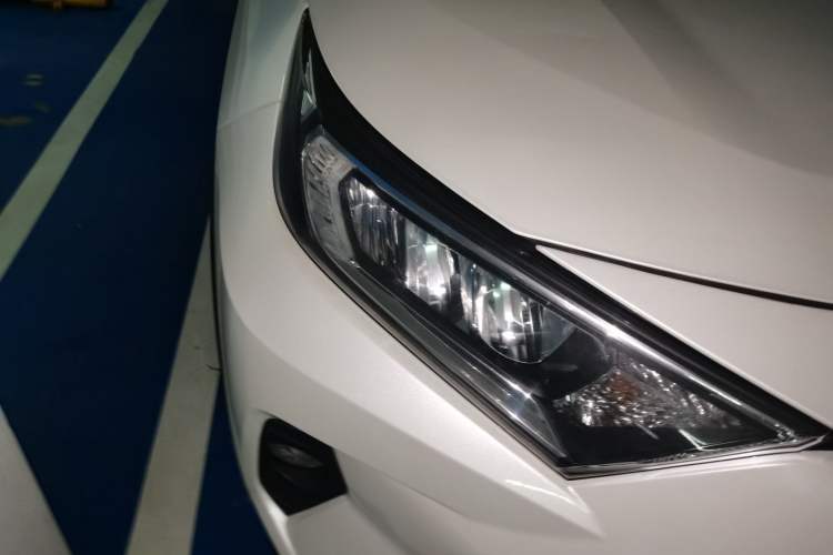 Used Toyota RAV4 2021 2.0L CVT 4x4 Trend Edition Right Front Headlight