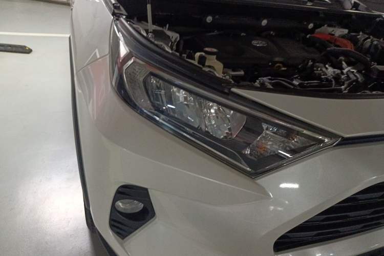 Used Toyota RAV4 2021 Dual-Engine 2.5L E-CVT Four-Wheel Drive Elite PLUS Edition Right Front Headlight
