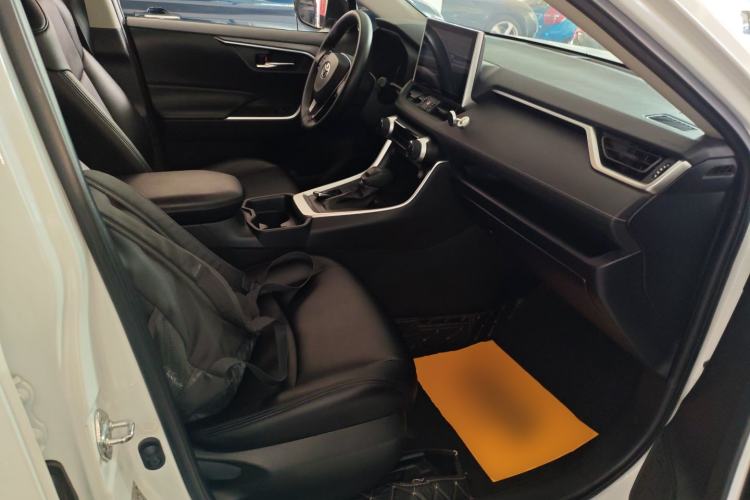 Used Toyota RAV4 2021 2.0L CVT Two-Wheel Drive Fashion Edition Right Front Seat