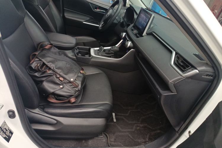 Used Toyota RAV4 2021 2.0L CVT Two-Wheel Drive Fashion Edition Right Front Seat