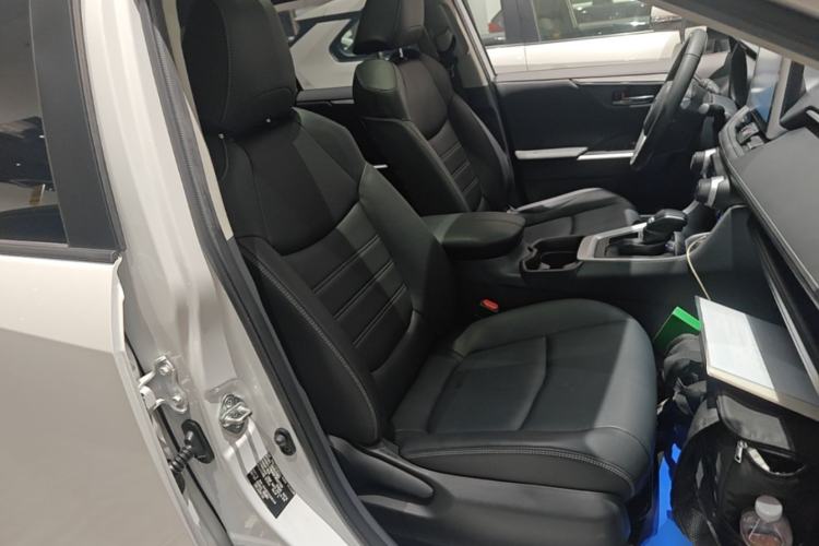 Used Toyota RAV4 2021 2.0L CVT Two-Wheel Drive Fashion PLUS Edition Right Front Seat